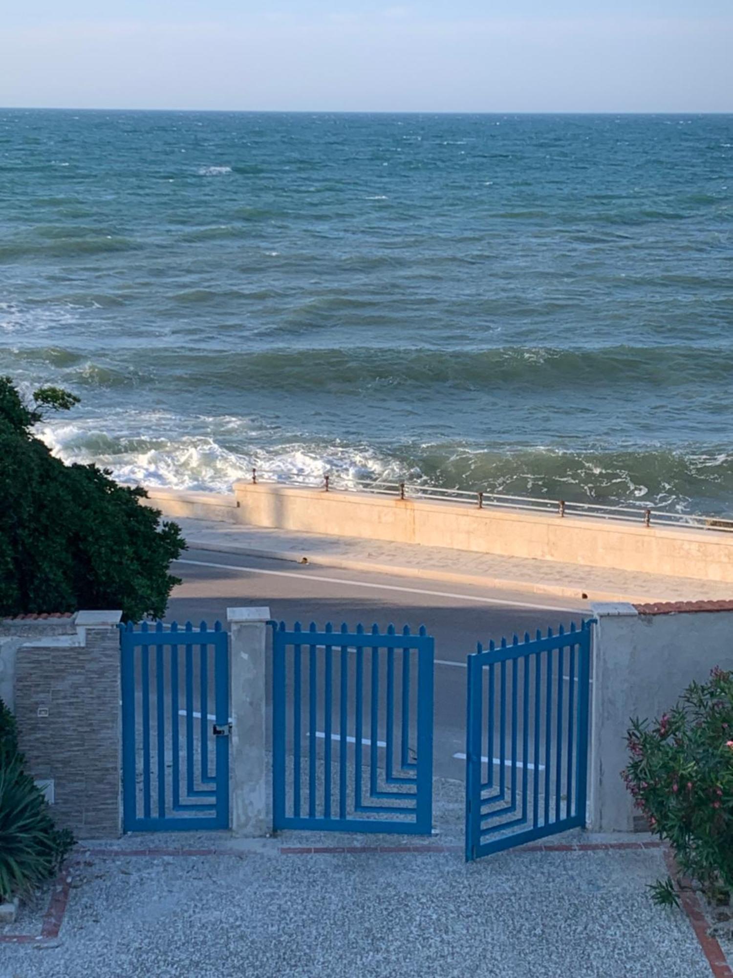 Nontiscordardime Apt Torre A Mare Exterior photo